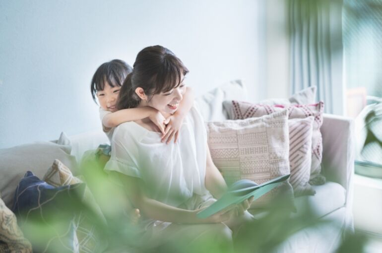 お義母さんにおんぶ